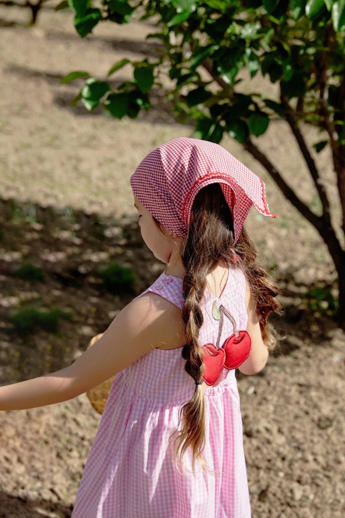 Fustan Roze me Kuadrata Gingham dhe Detaj Qershie