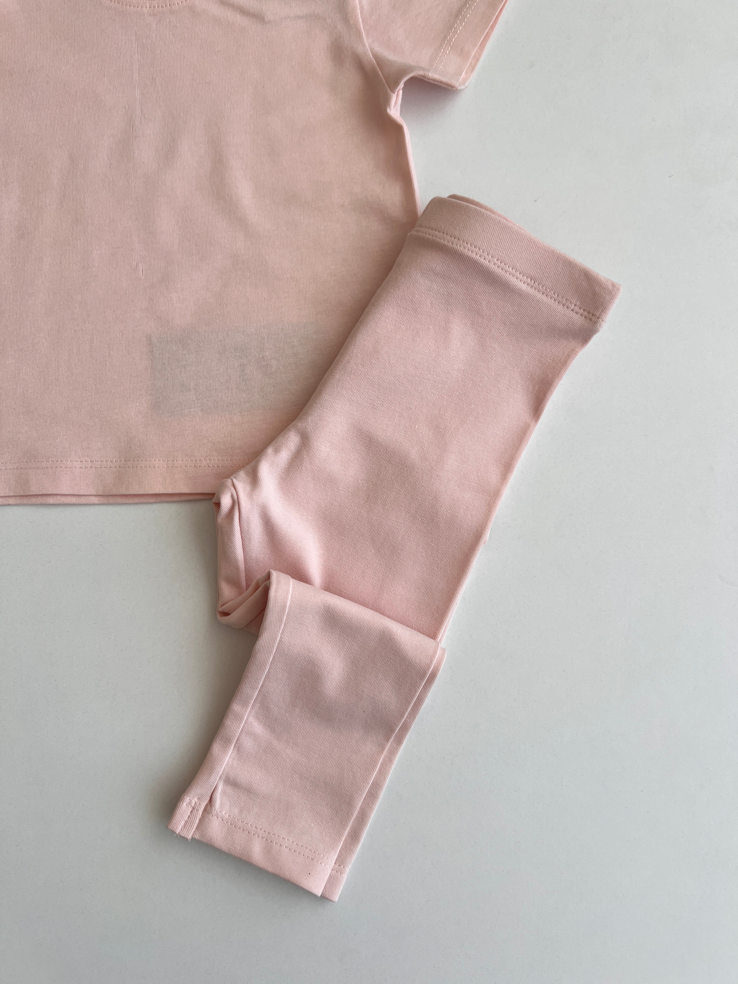 Kostum Minimalist Roze me Bluze dhe Tuta