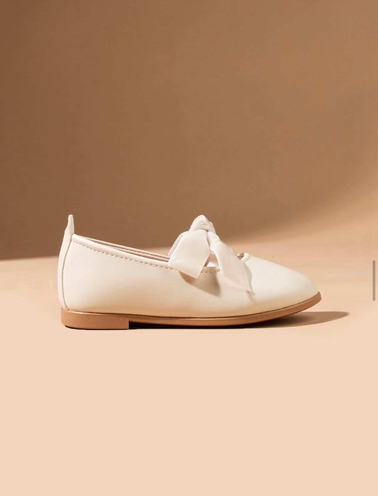Kepuce me Fjongo Velvet – Krem