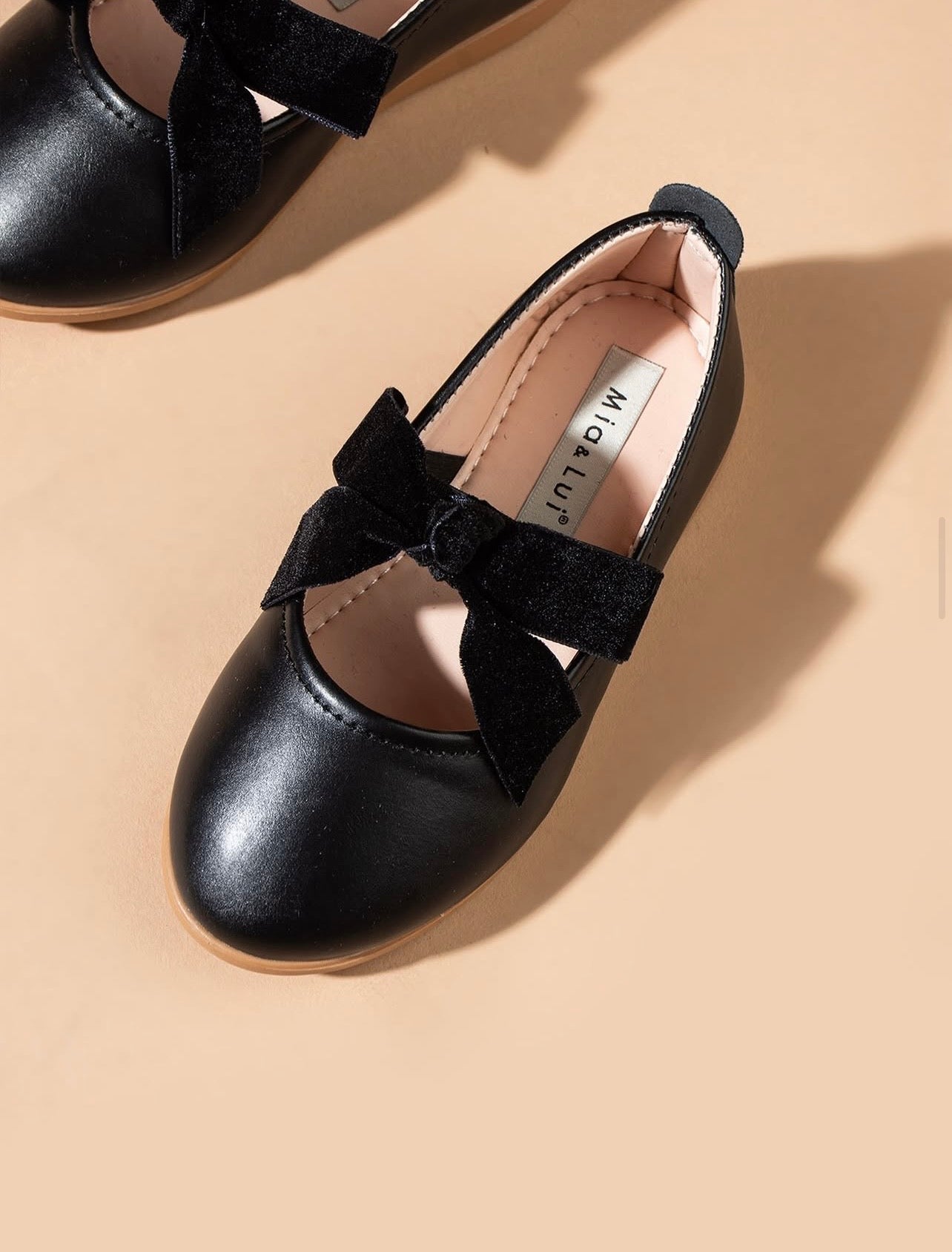 Kepuce me Fjongo Velvet – e Zeze
