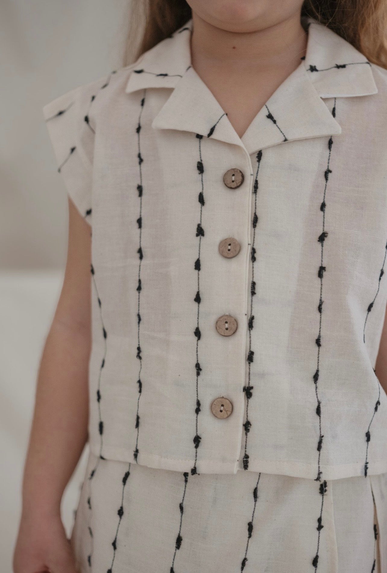 Komplekt me Kopsa dhe Vija – Krem / Off-White