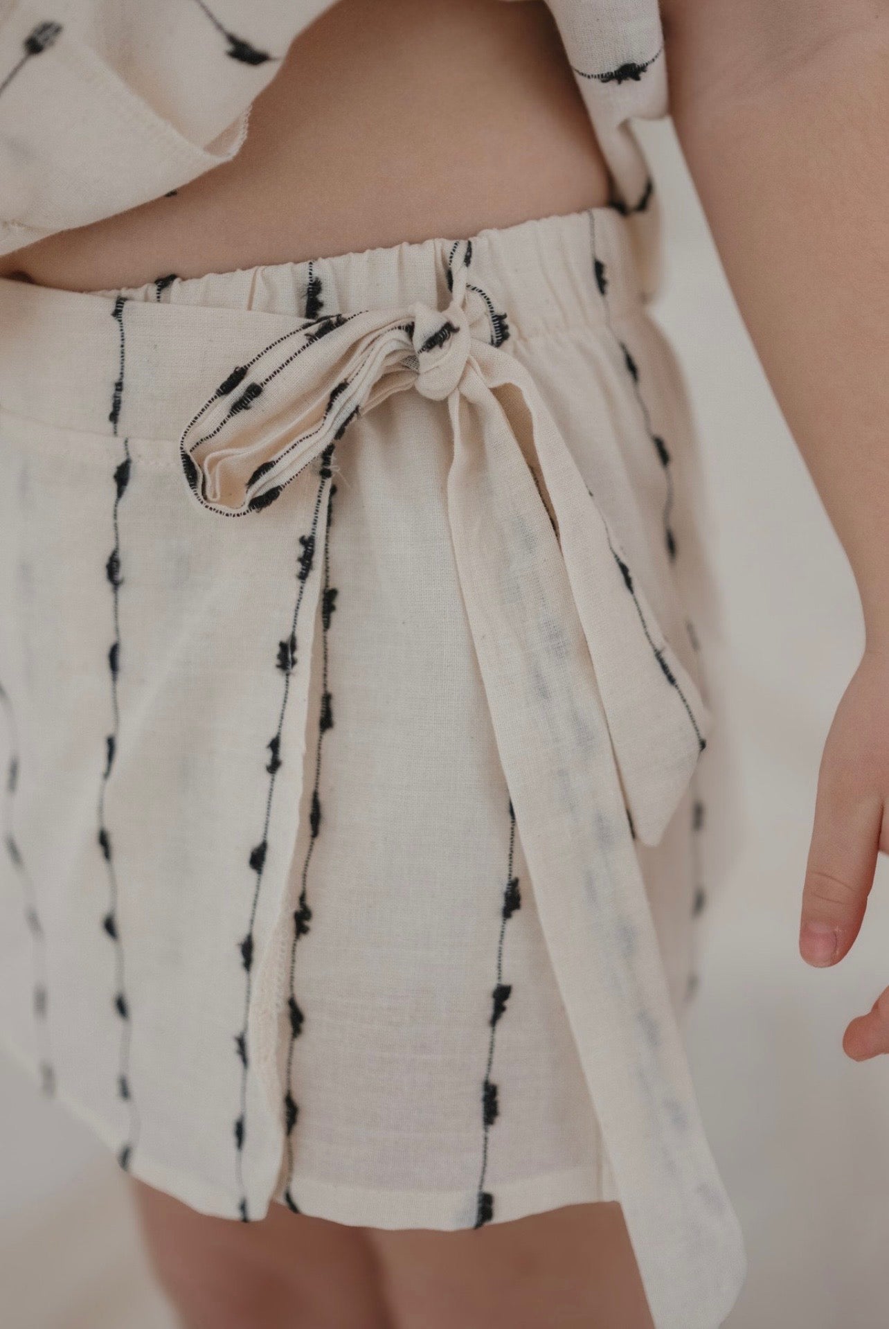 Komplekt me Kopsa dhe Vija – Krem / Off-White