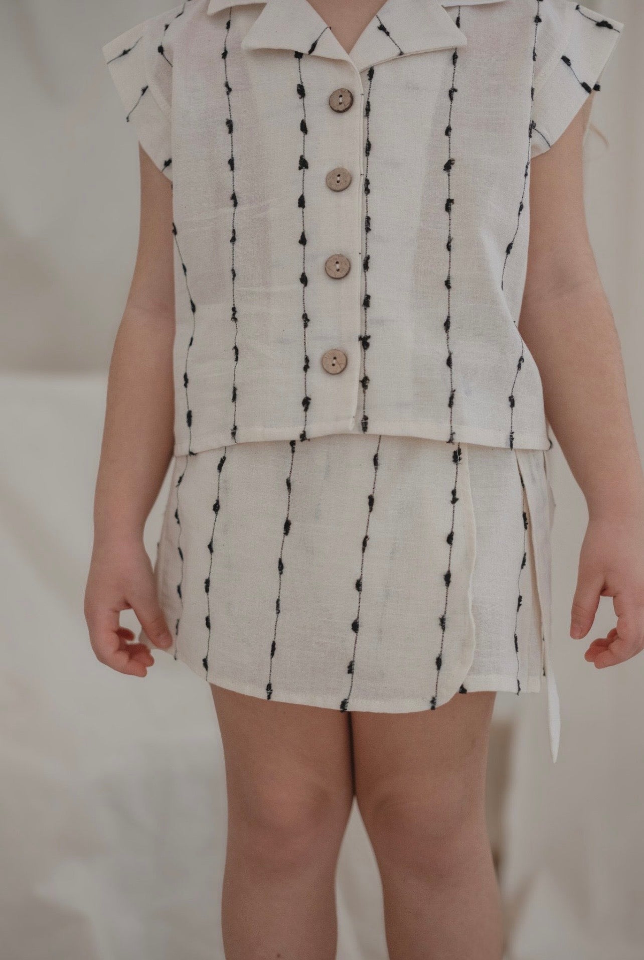 Komplekt me Kopsa dhe Vija – Krem / Off-White
