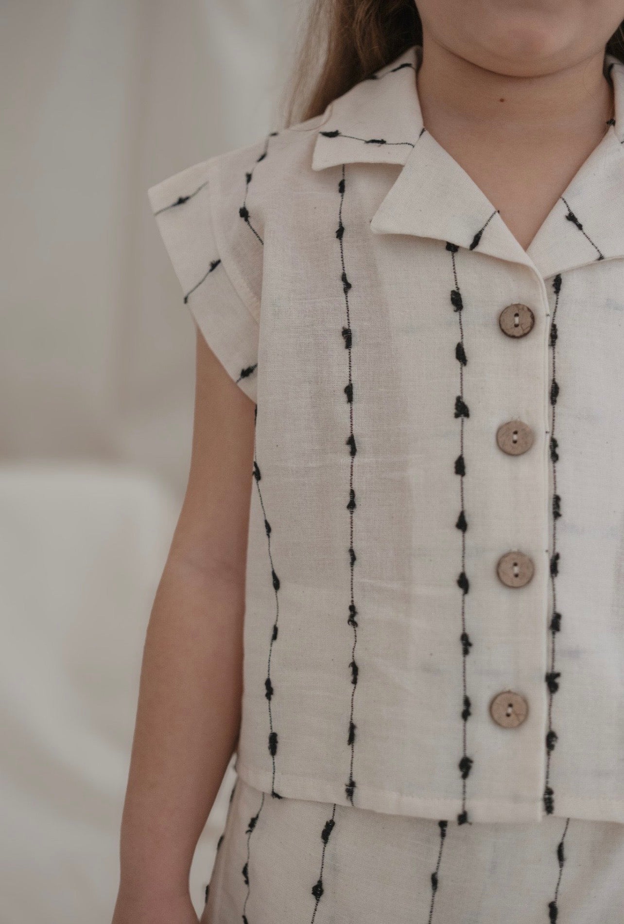 Komplekt me Kopsa dhe Vija – Krem / Off-White