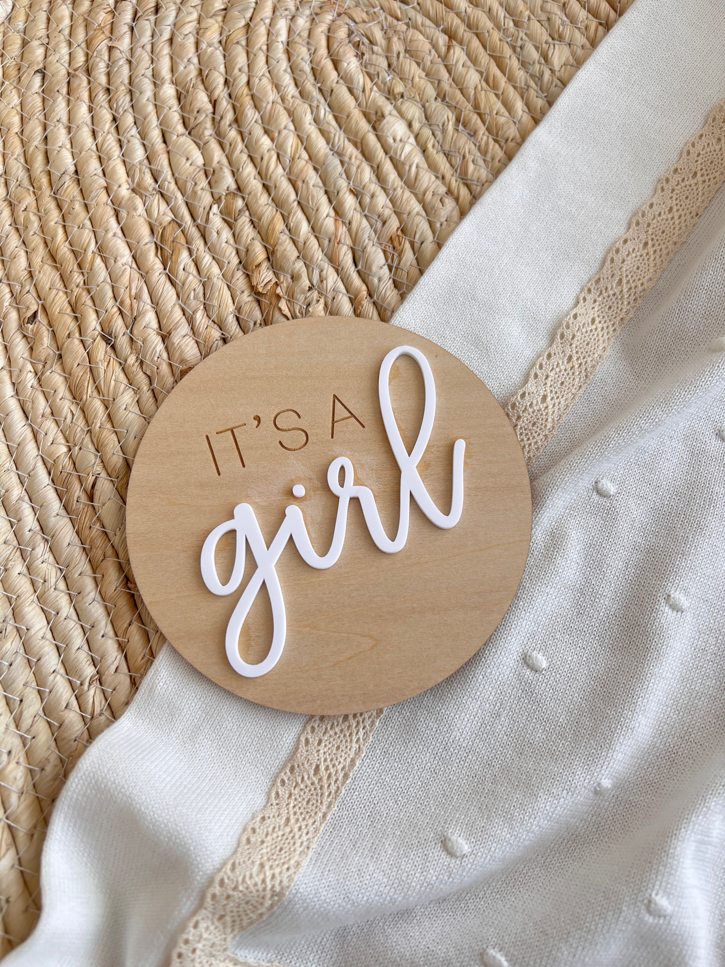 Pllake Druri Rrethore "It's a Girl"
