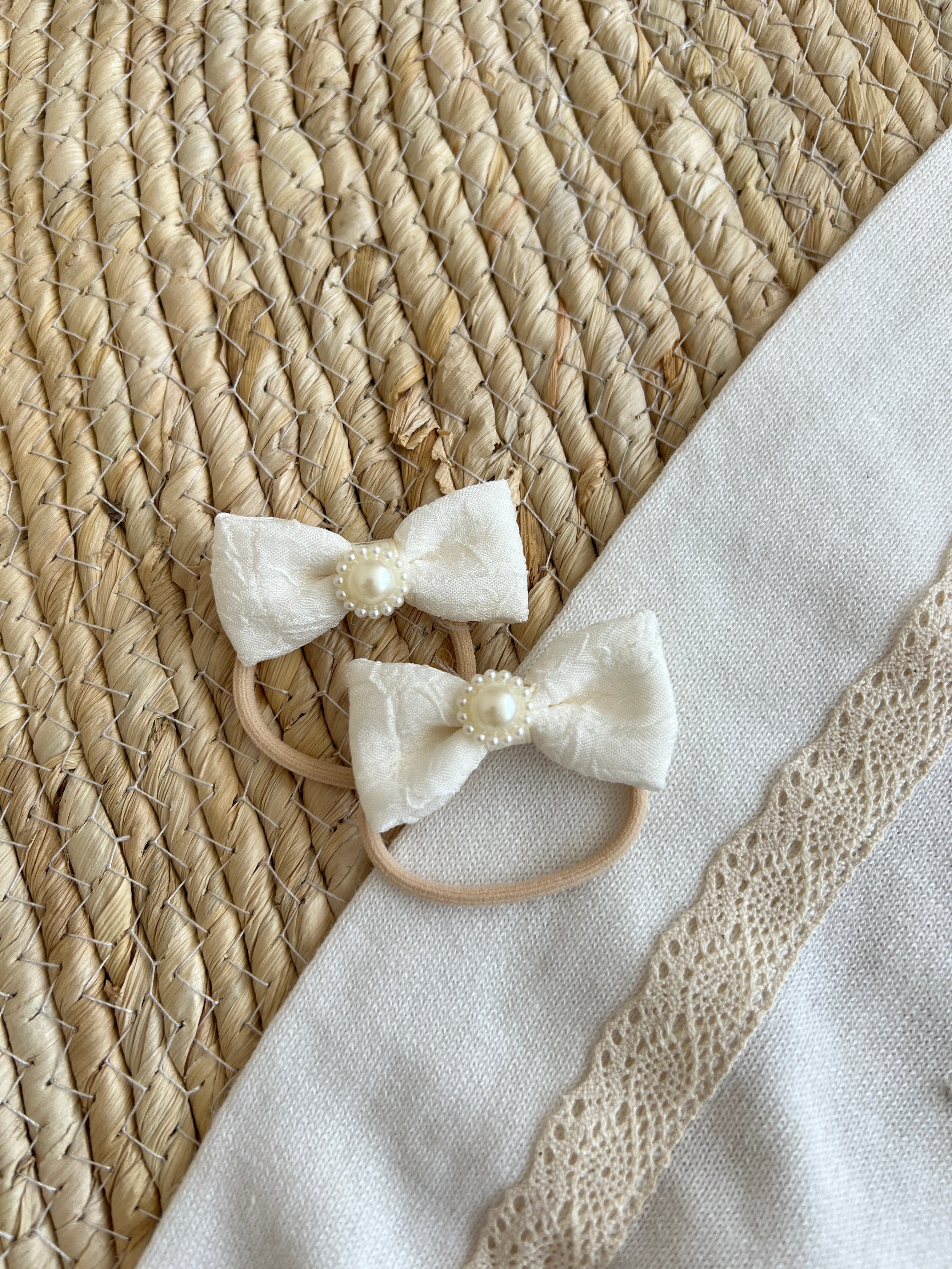 Set me 2 Lidhese Flokesh "Pearl Bow" – Cream / Off-White