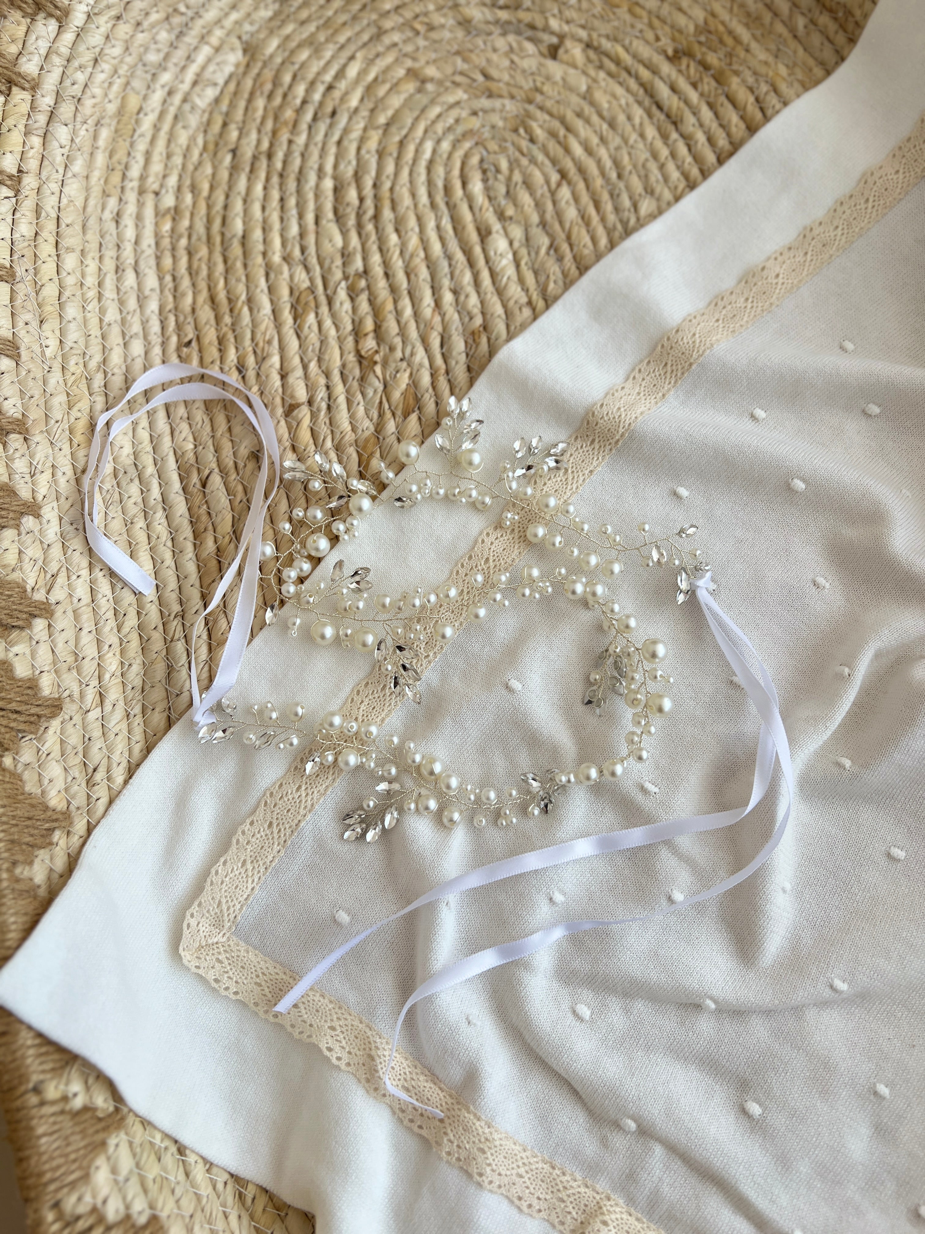 Kurore Flokesh Fleksibel "Silver Pearl & Crystal Tiara" me Shirit