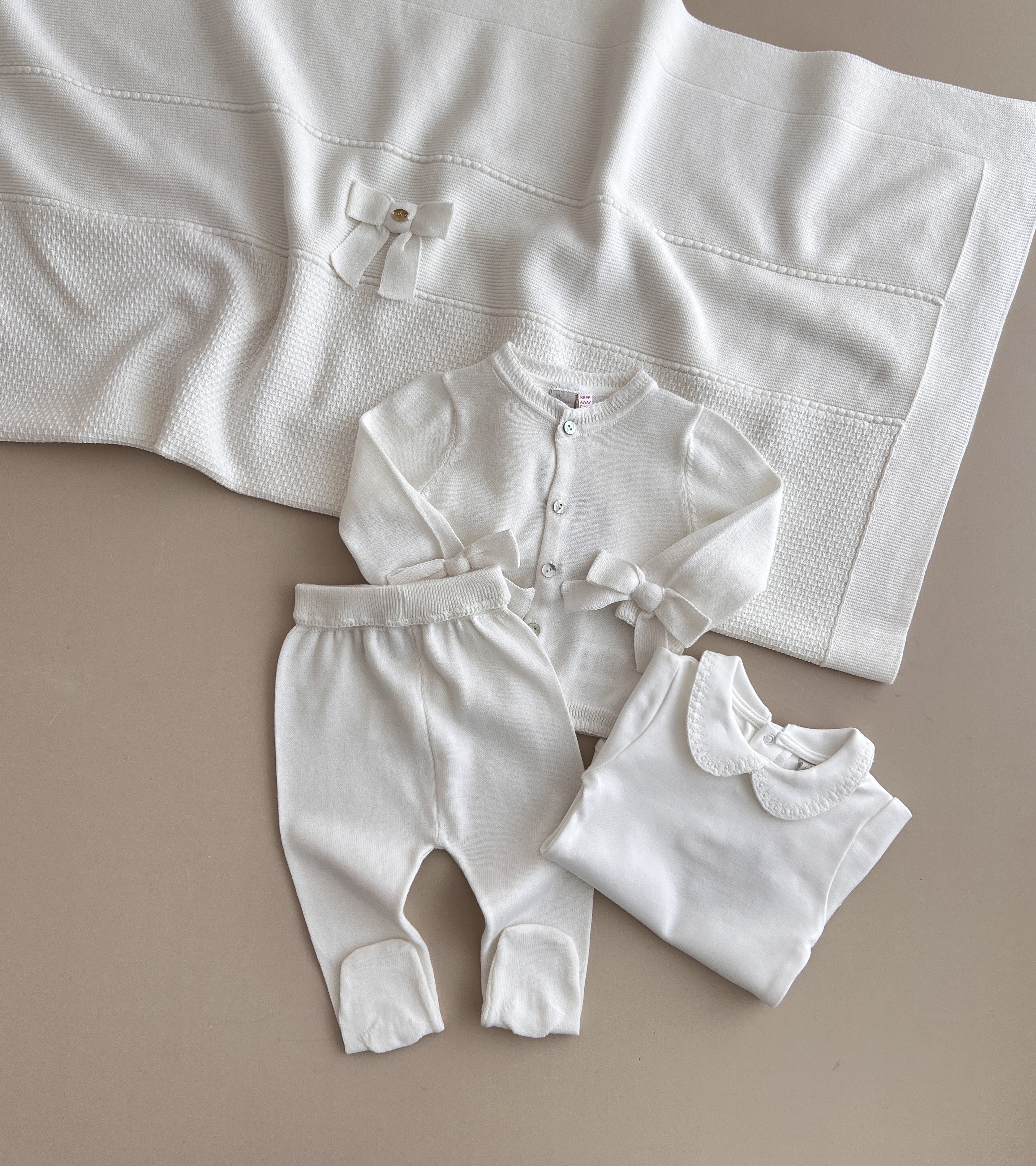 Set Materniteti Bluze Tuta Body & Batanie - e Bardhe me Fjongo