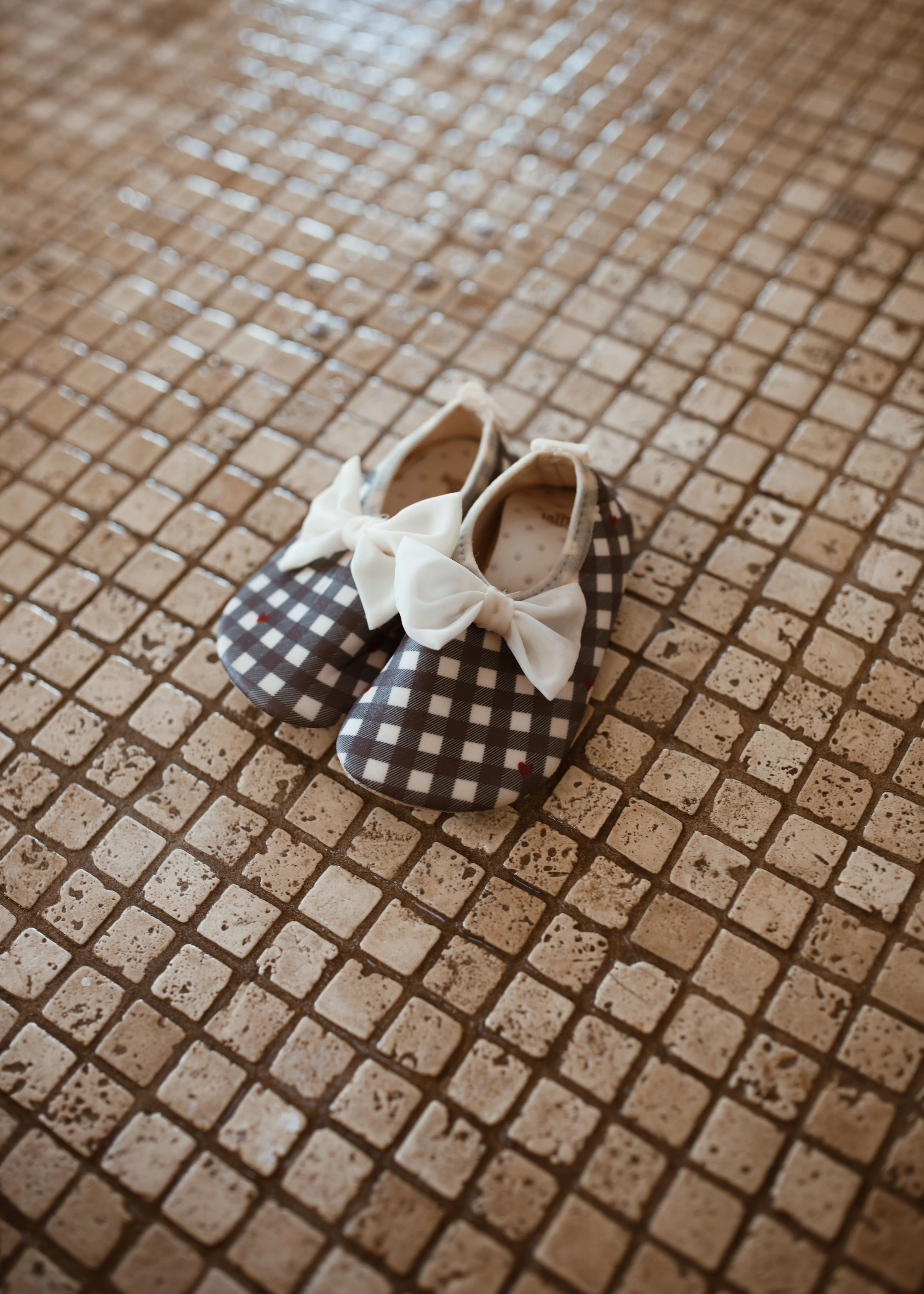 Kepuce Noti – Love Confetti