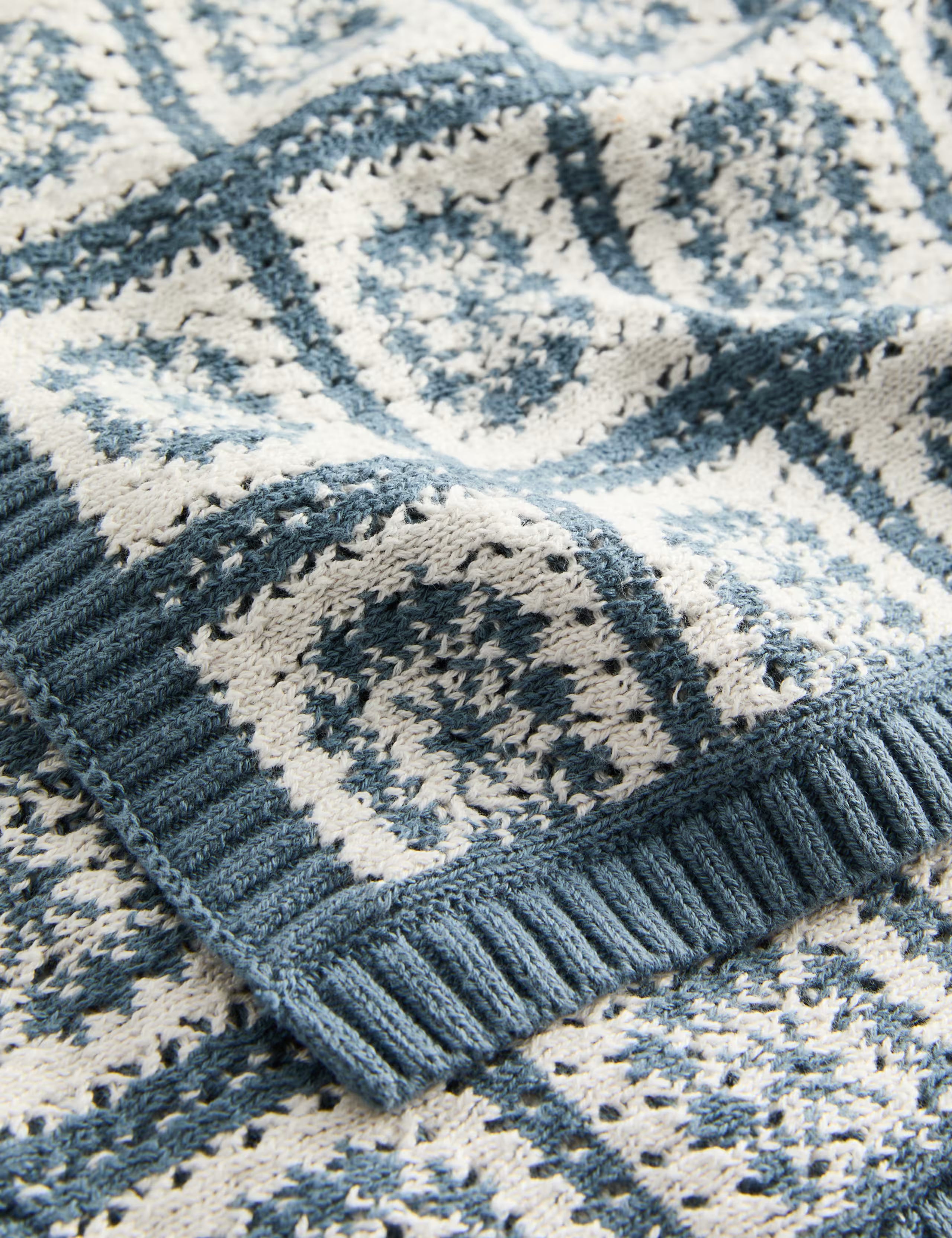 Batanie me Thurje Crochet
