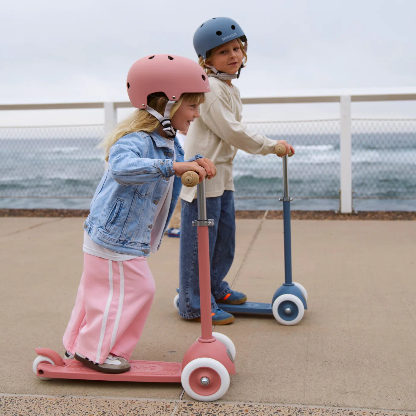Banwood Eco Helmet Raspberry – Kaske Femijesh Eco dhe e Sigurt