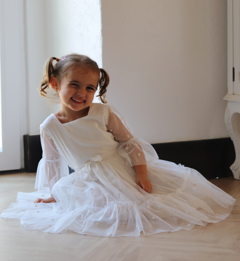 Fustan Elegant I Bardhe Me Tyl