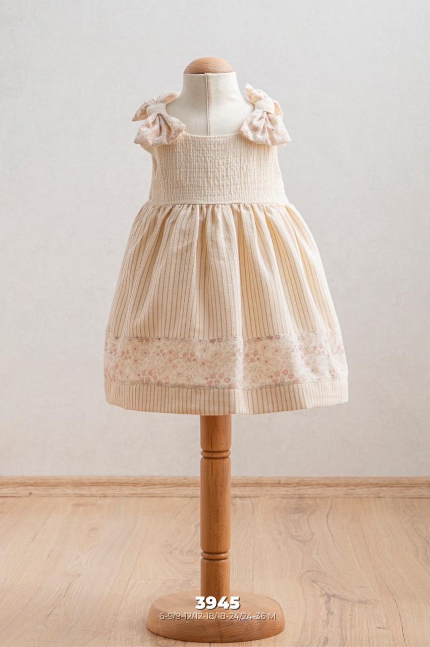 Fustan me Rripa dhe Detaje Florale - Model "Boho Cream"