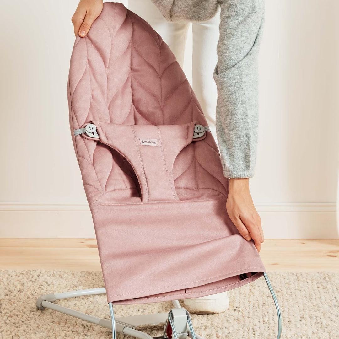 Bbj Bouncer Bliss Woven Petal Quilt – Roze e Pluhurosur (Dusty Pink)