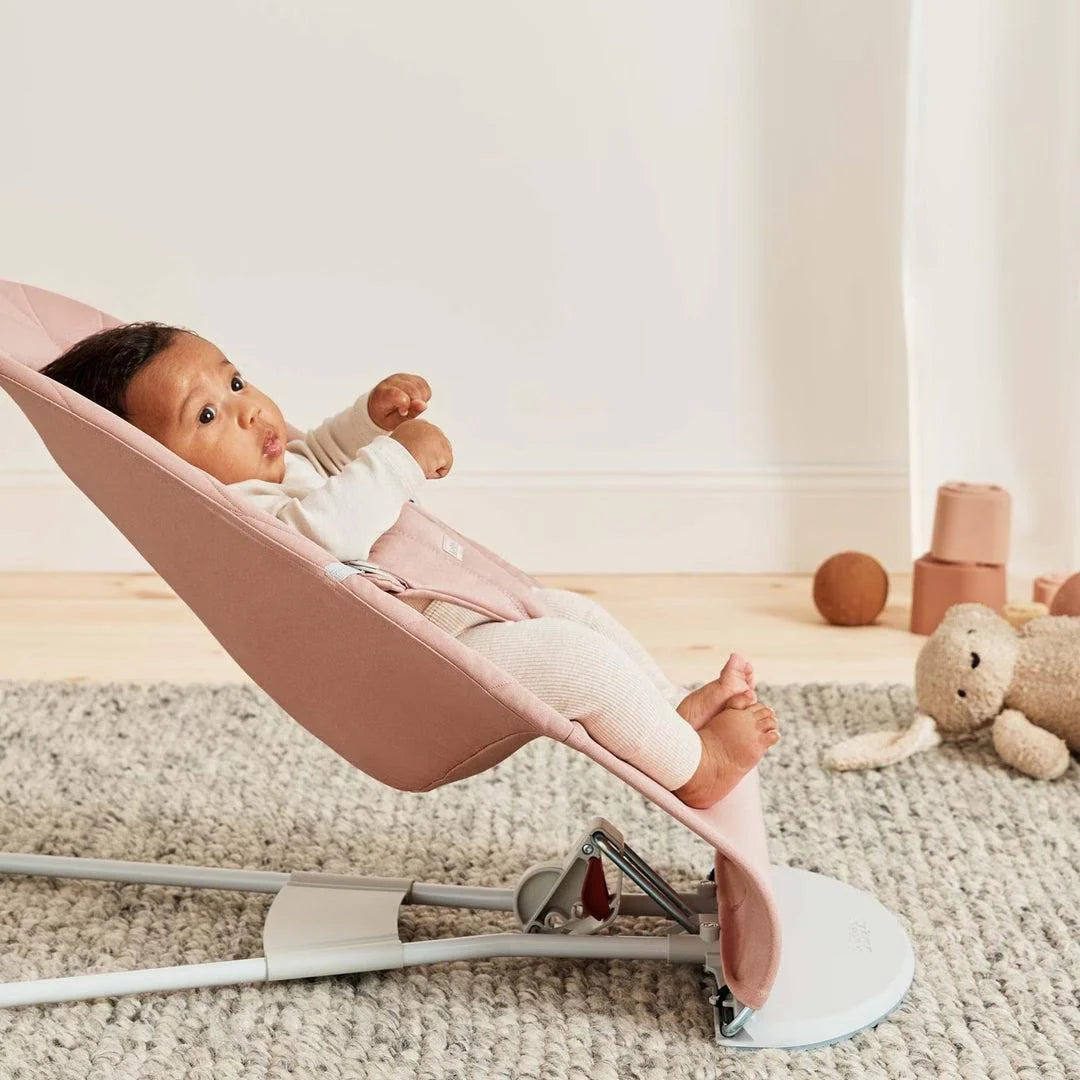 Bbj Bouncer Bliss Woven Petal Quilt – Roze e Pluhurosur (Dusty Pink)