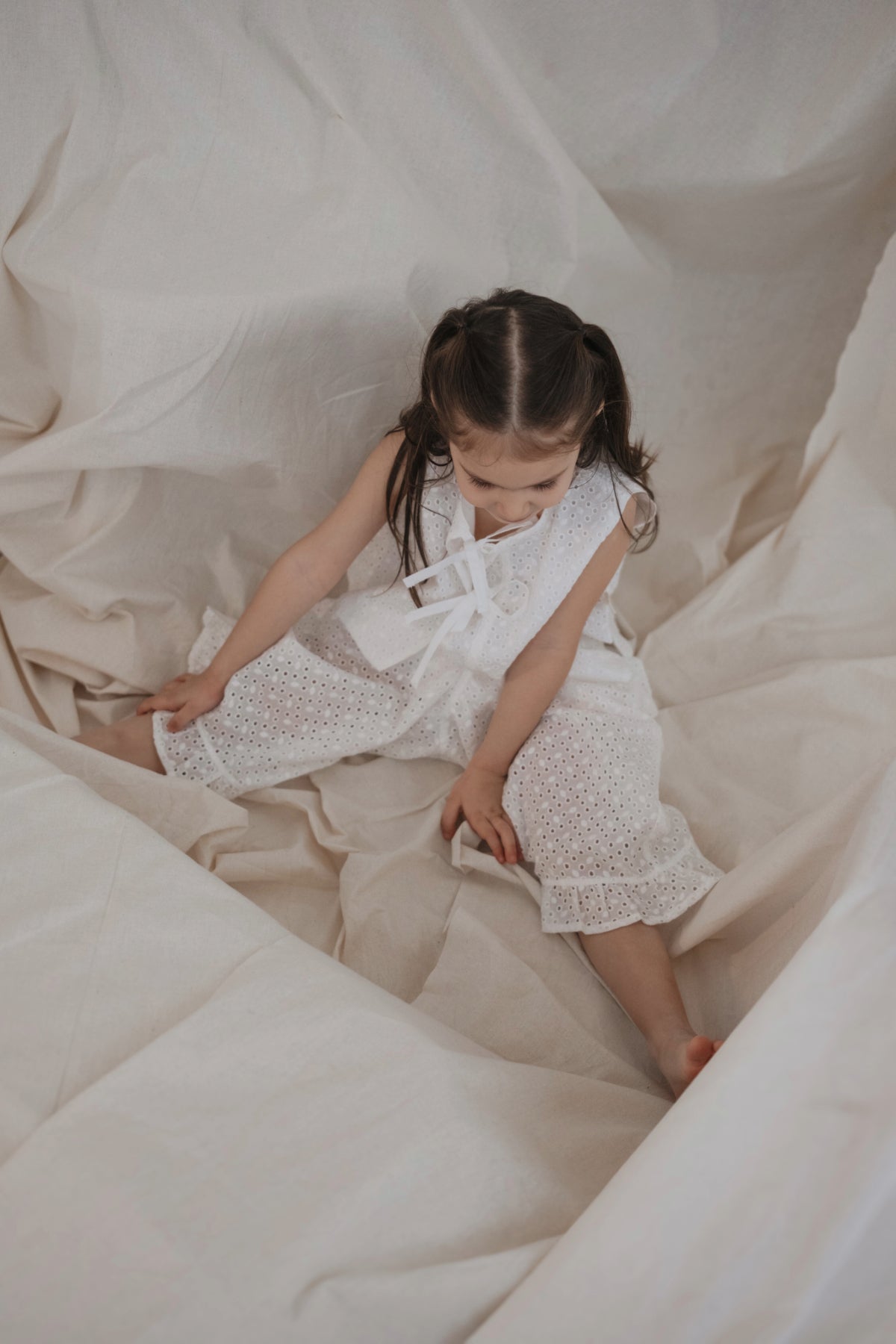 Kostum i Bardhe me Thurje Lulesh - "White Luma Vintage"