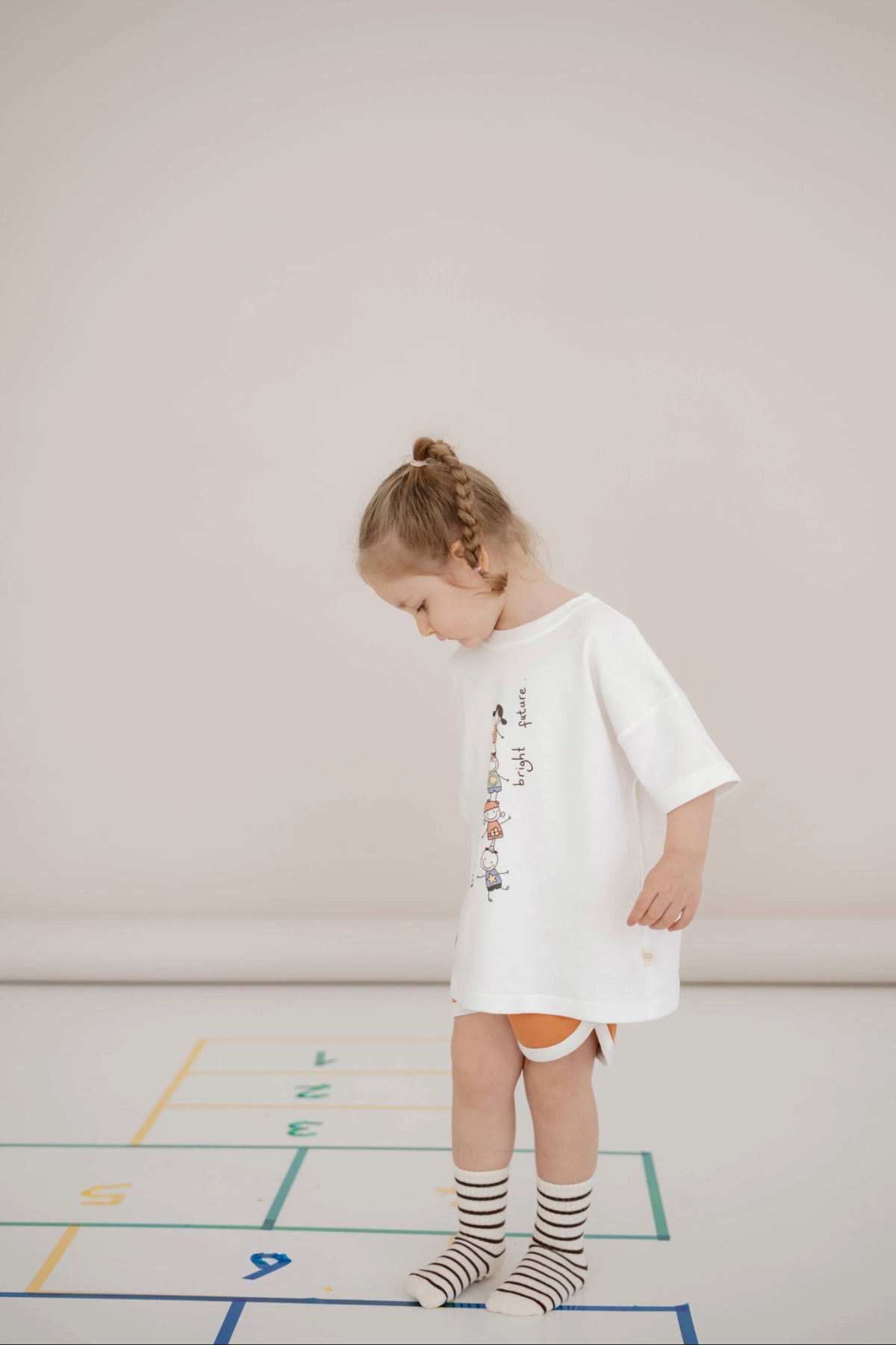 Bluze e Bardhe – Stil Oversize “KIDS, BRIGHT FUTURE”