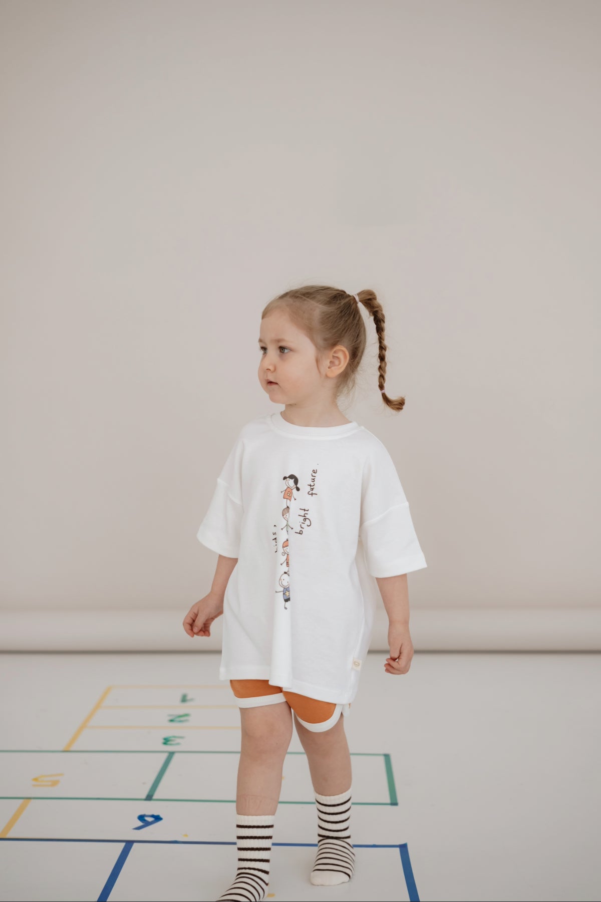 Bluze e Bardhe – Stil Oversize “KIDS, BRIGHT FUTURE”
