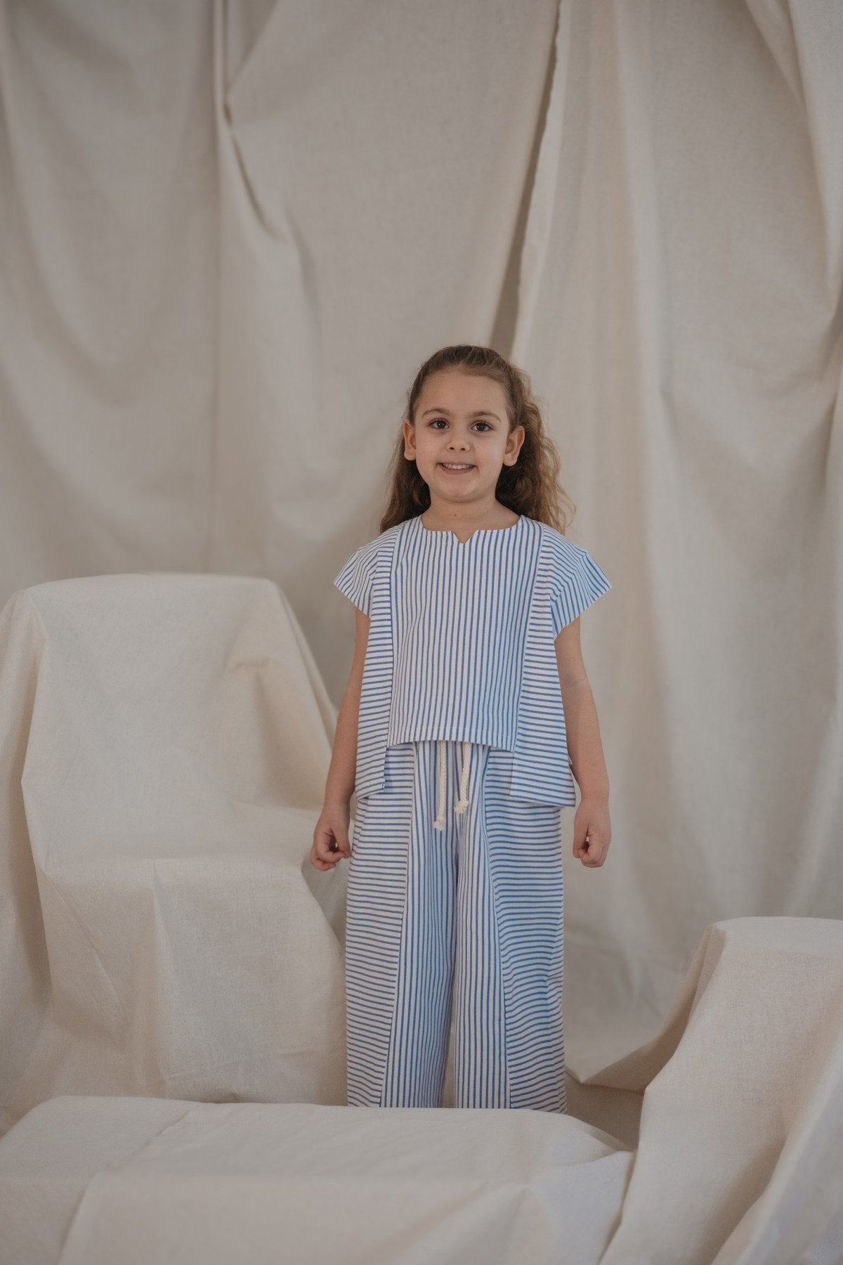 Kostum me Pantallona dhe Bluze me Vija blu – Mavi Rift