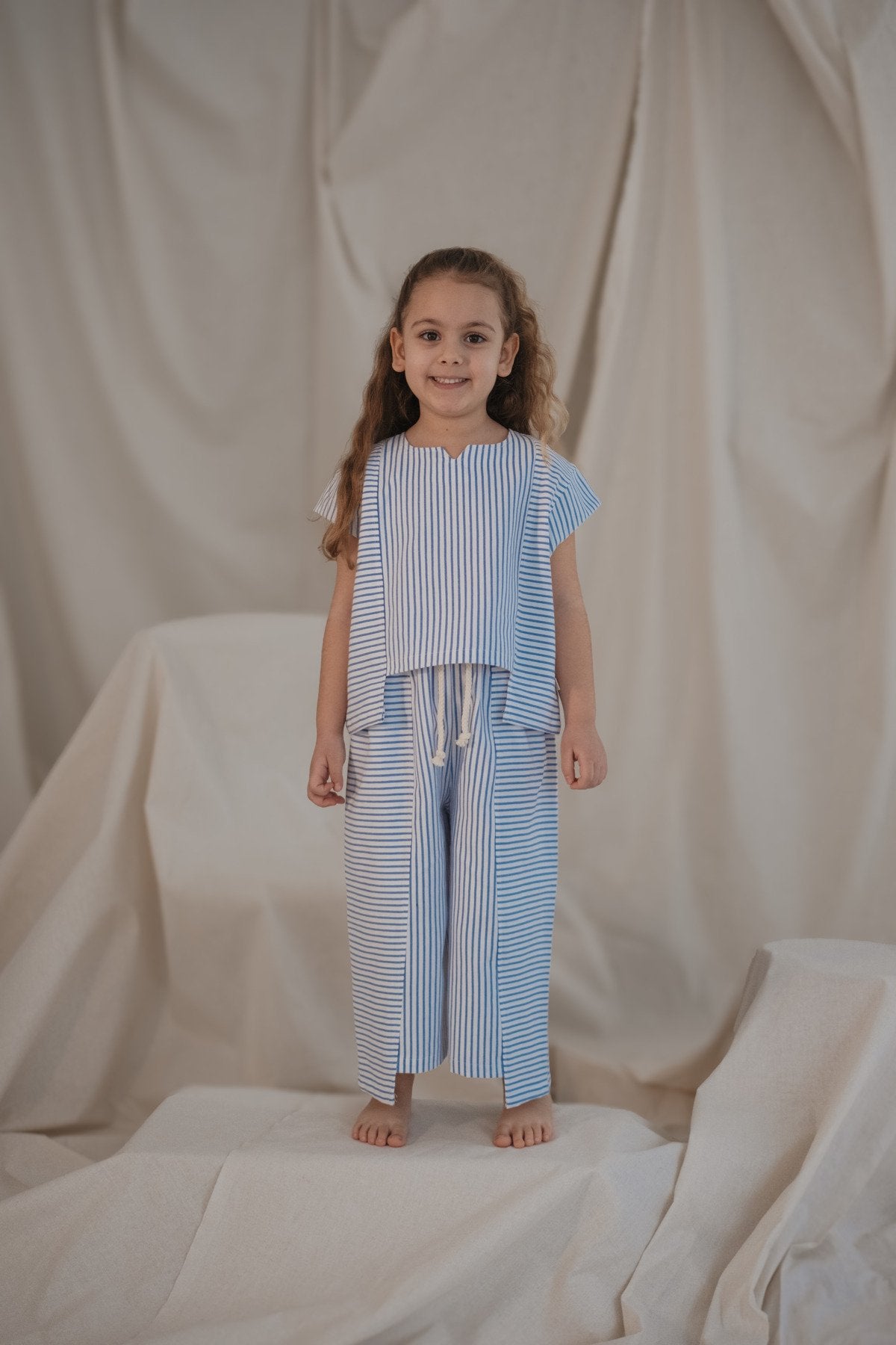Kostum me Pantallona dhe Bluze me Vija blu – Mavi Rift