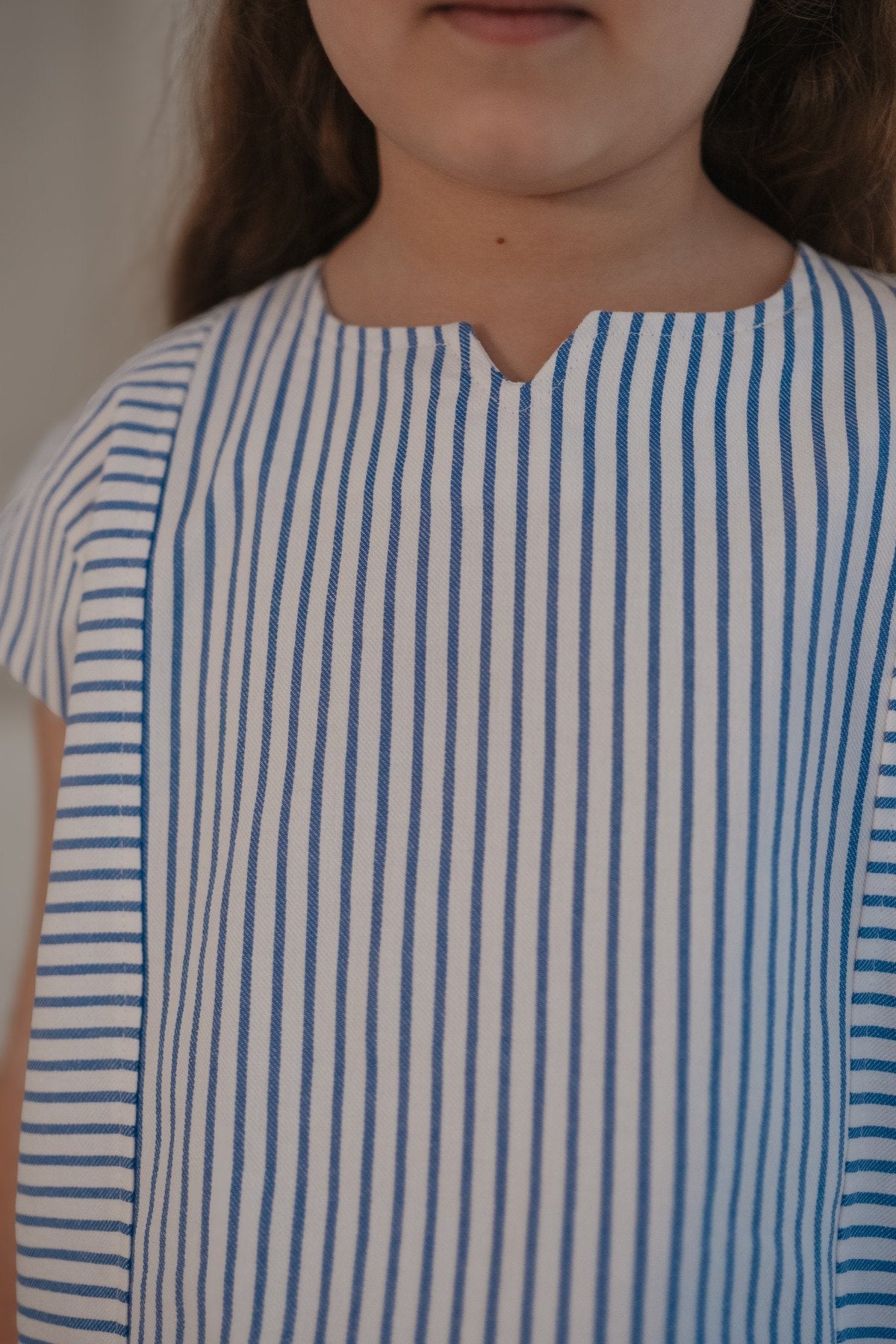 Kostum me Pantallona dhe Bluze me Vija blu – Mavi Rift