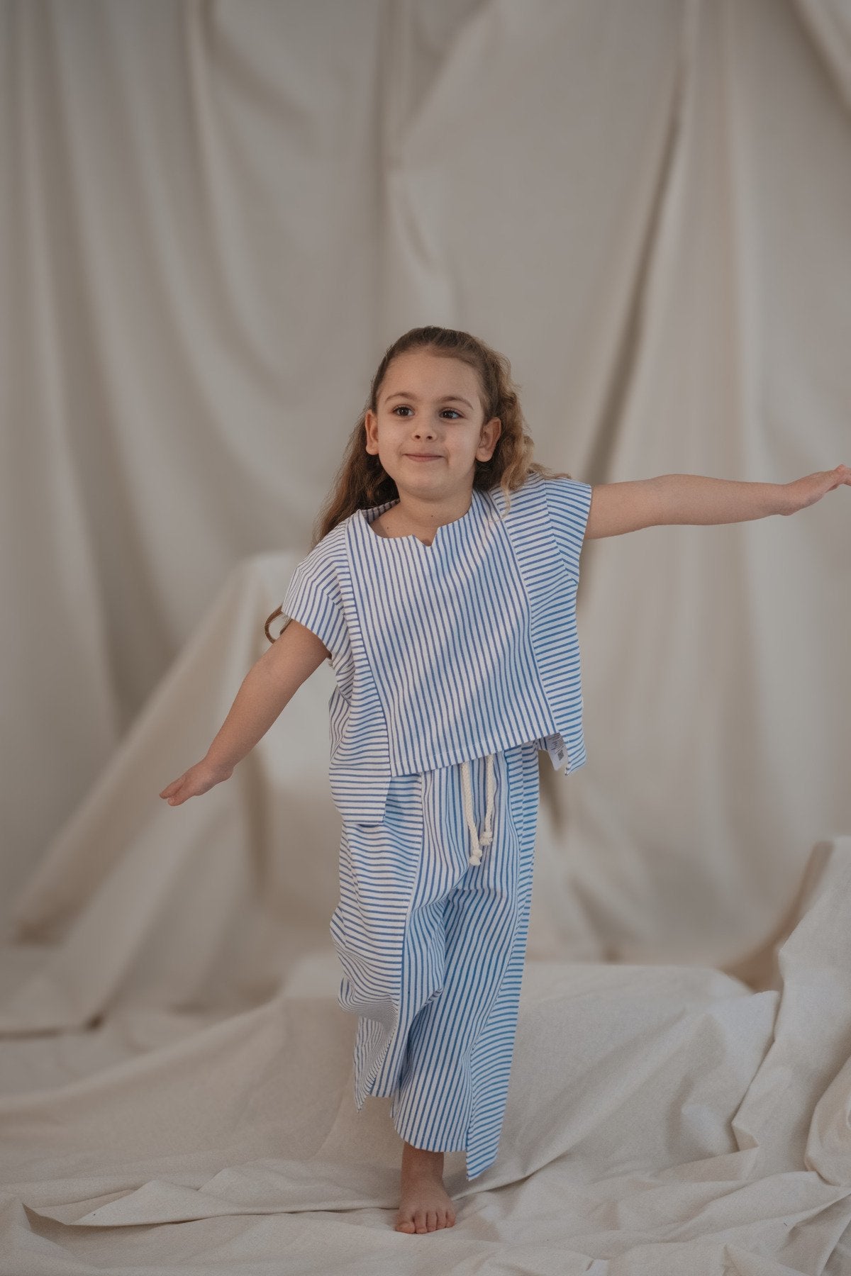 Kostum me Pantallona dhe Bluze me Vija blu – Mavi Rift