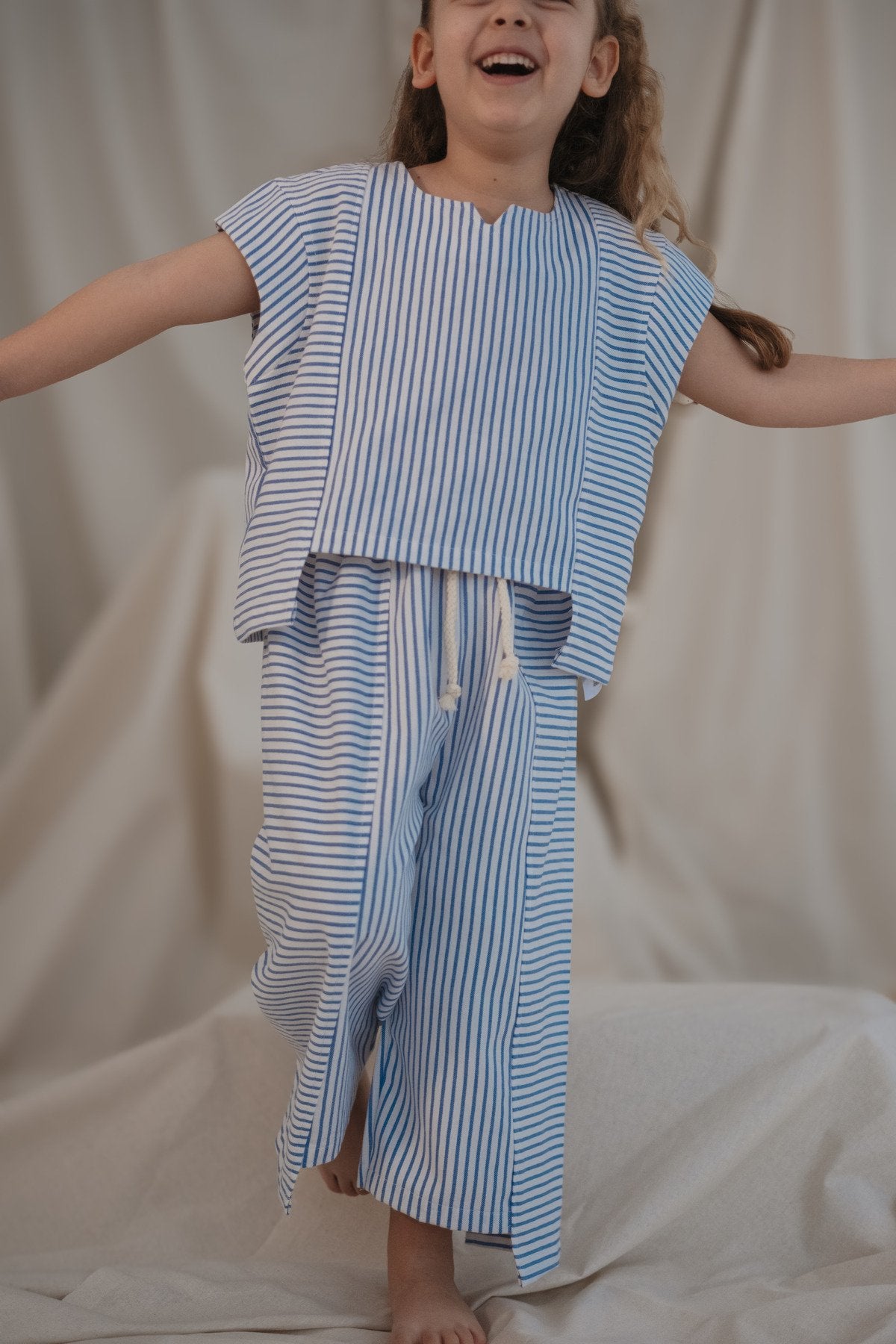 Kostum me Pantallona dhe Bluze me Vija blu – Mavi Rift