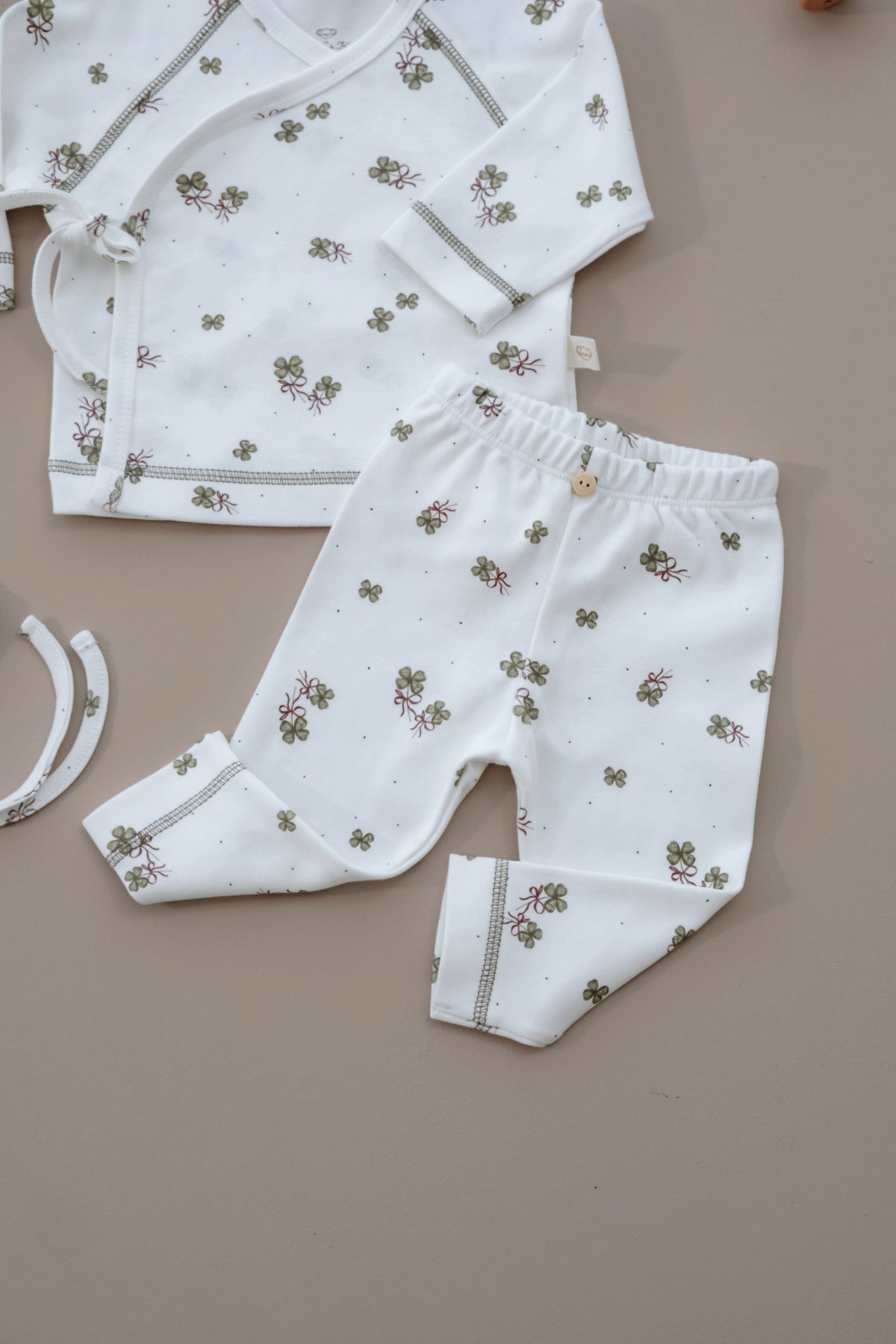 Set me 3-Pjese Me Lule – Bluze, Tuta & Kapuc