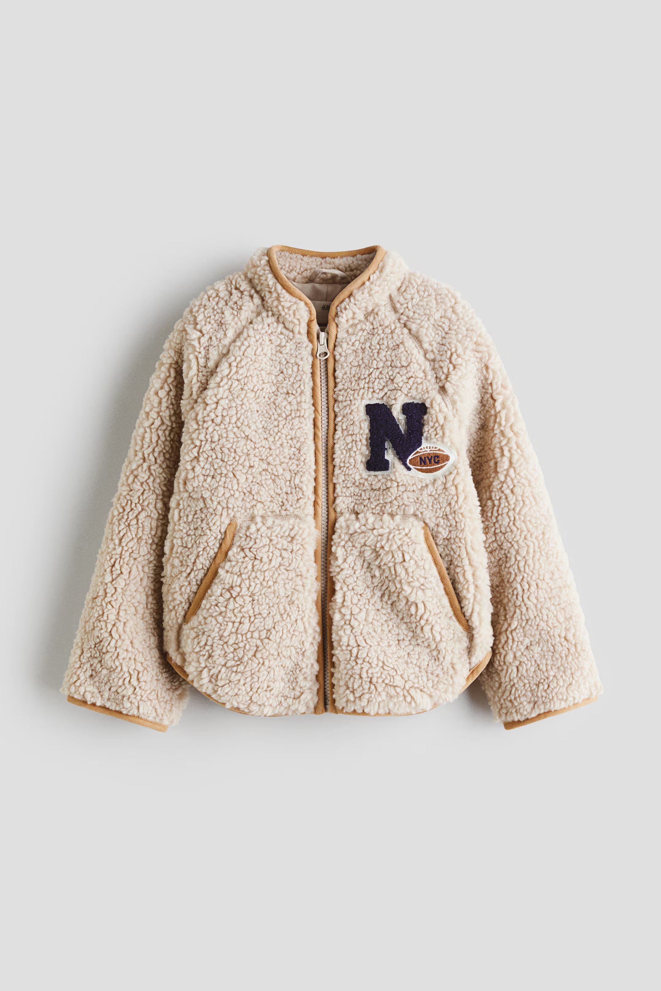 Xhup Pellushi – Krem / Beige me Detaj shkronje "N"
