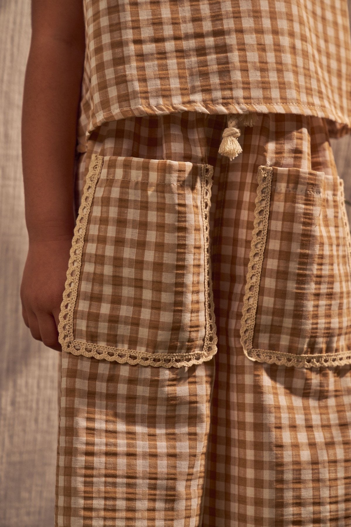 kostum Kaf Bluze me Kopsa Pas & Pantallona te Gjera - "DAISY PICNIC"
