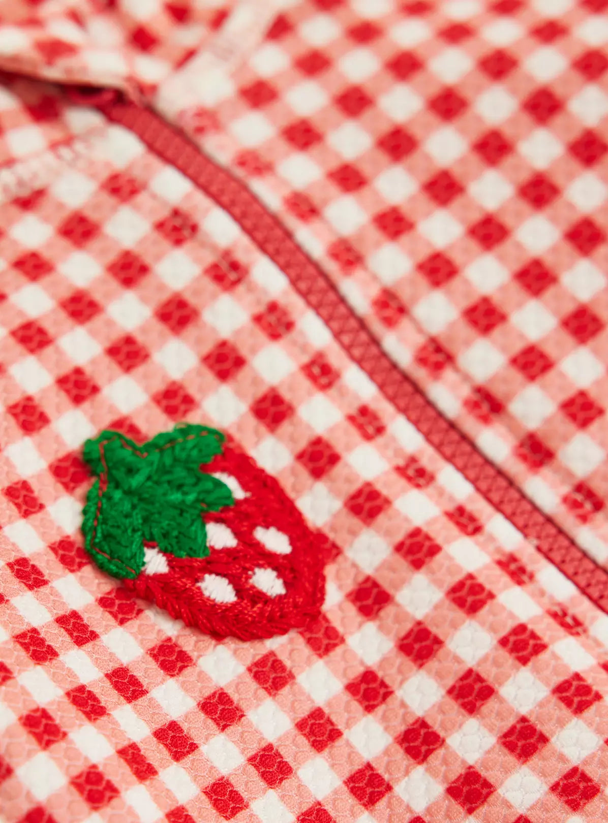 Body Plazhi UV "Red Gingham Strawberry" me Menge te Gjata