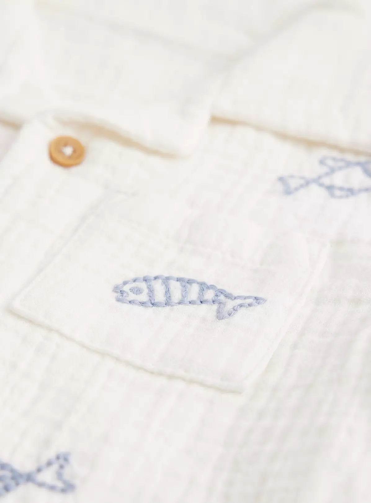 Kostum  Bardhe me Kemishe dhe Pantallona "Sardine Print"
