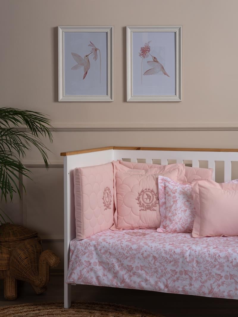 Set Premium Gjumi per Bebet 8-Pjese "Hummingbird Pink" – Pambuk 100% (60x120 deri 70x140 cm)